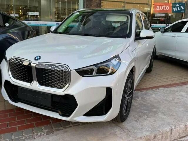 Белый БМВ iX1, объемом двигателя 0 л и пробегом 1 тыс. км за 30999 $, фото 1 на Automoto.ua