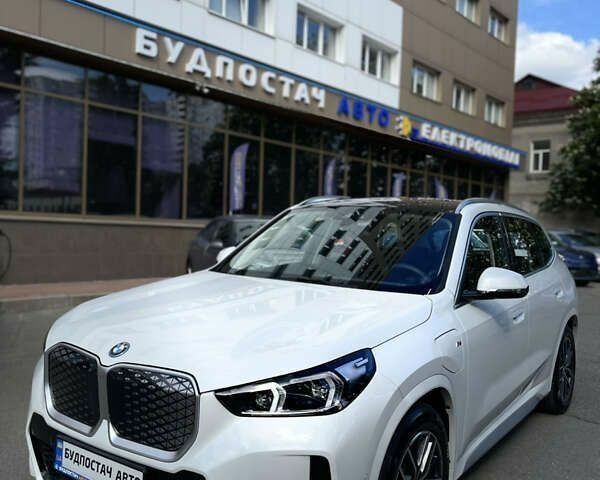 БМВ iX1, объемом двигателя 0 л и пробегом 1 тыс. км за 30599 $, фото 1 на Automoto.ua