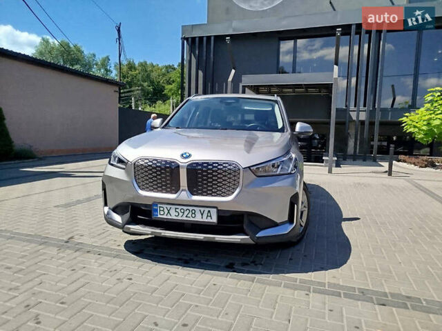 Серый БМВ iX1, объемом двигателя 0 л и пробегом 20 тыс. км за 25900 $, фото 1 на Automoto.ua