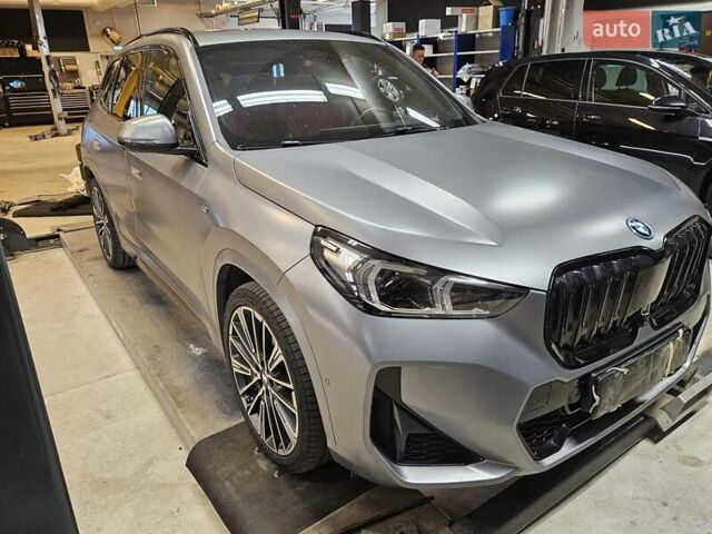 БМВ iX1 2023 в Киеве на Automoto.ua Серый БМВ iX1, объемом двигателя 0 л и пробегом 48 тыс. км за 29500 $, фото 1 на Automoto.ua