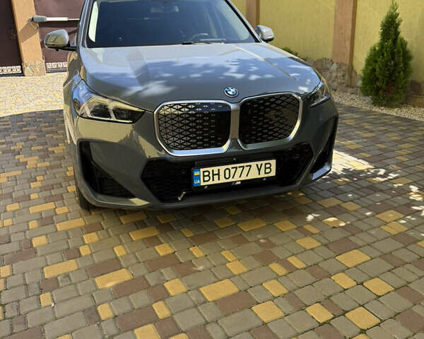 Серый БМВ iX1, объемом двигателя 0 л и пробегом 22 тыс. км за 36000 $, фото 1 на Automoto.ua