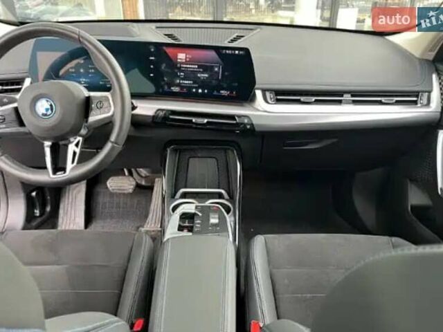 Серый БМВ iX1, объемом двигателя 0 л и пробегом 4 тыс. км за 35000 $, фото 1 на Automoto.ua