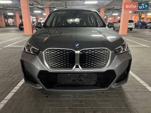 Серый БМВ iX1, объемом двигателя 0 л и пробегом 6 тыс. км за 33200 $, фото 1 на Automoto.ua