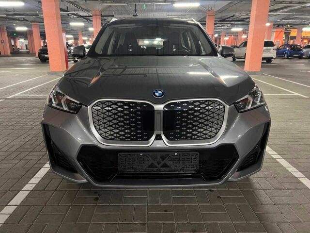 Серый БМВ iX1, объемом двигателя 0 л и пробегом 6 тыс. км за 33200 $, фото 1 на Automoto.ua