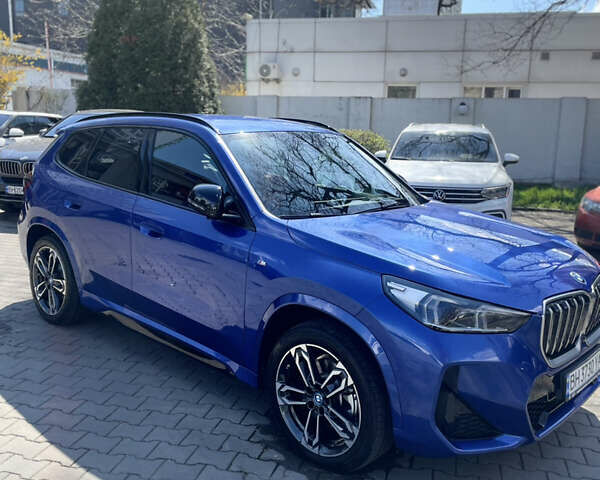 Синий БМВ iX1, объемом двигателя 0 л и пробегом 9 тыс. км за 51000 $, фото 1 на Automoto.ua