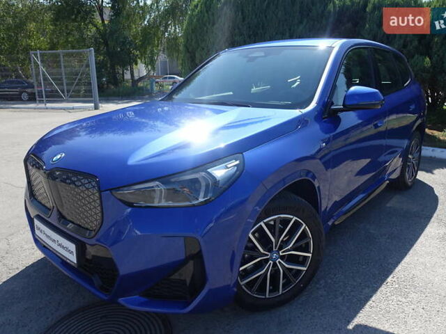 Синий БМВ iX1, объемом двигателя 0 л и пробегом 6 тыс. км за 46885 $, фото 1 на Automoto.ua