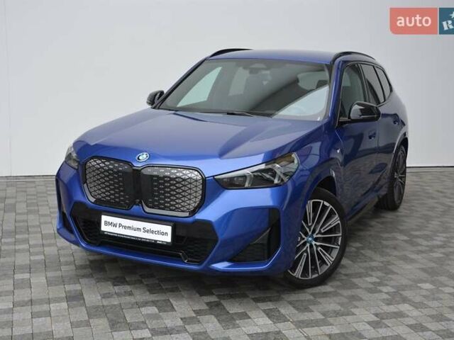 Синий БМВ iX1, объемом двигателя 0 л и пробегом 15 тыс. км за 55451 $, фото 1 на Automoto.ua