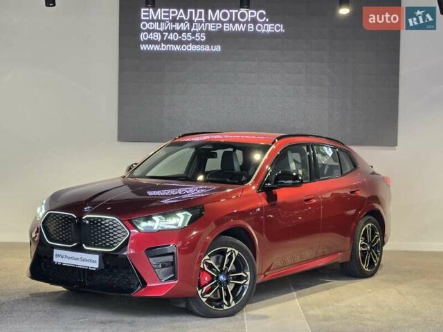 Красный БМВ iX2, объемом двигателя 0 л и пробегом 7 тыс. км за 72088 $, фото 1 на Automoto.ua