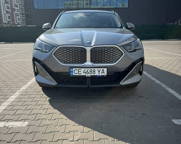 Серый БМВ iX2, объемом двигателя 0 л и пробегом 4 тыс. км за 45000 $, фото 1 на Automoto.ua