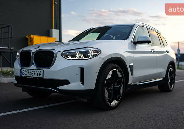 Белый БМВ iX3, объемом двигателя 0 л и пробегом 36 тыс. км за 38500 $, фото 1 на Automoto.ua