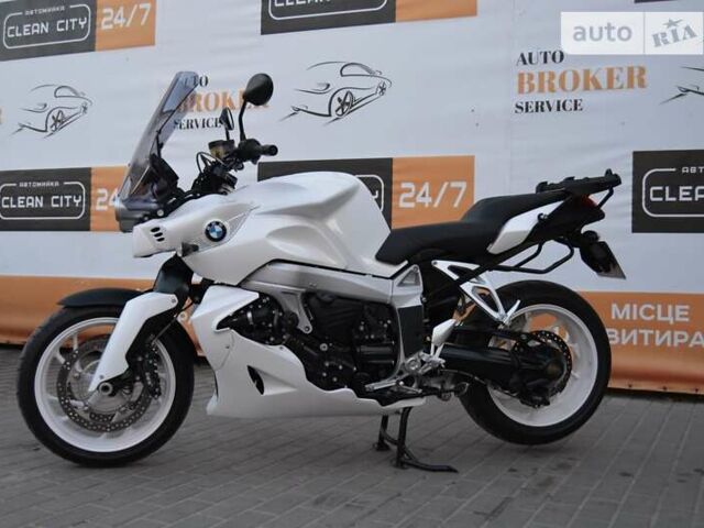 Белый БМВ K 1200R, объемом двигателя 0 л и пробегом 19 тыс. км за 6000 $, фото 1 на Automoto.ua