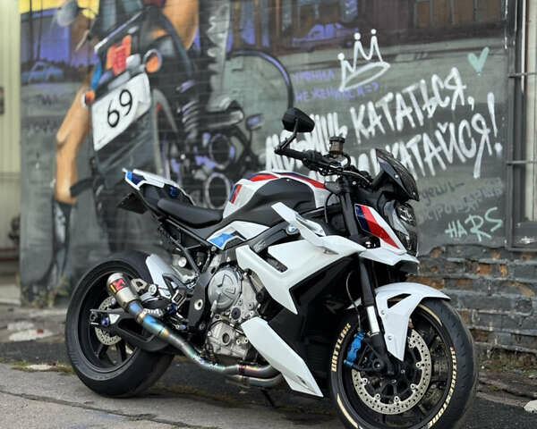 БМВ M 1000R, объемом двигателя 0 л и пробегом 16 тыс. км за 25000 $, фото 1 на Automoto.ua