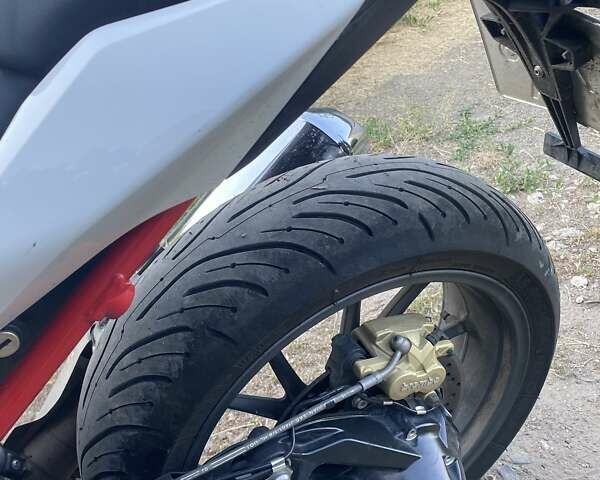 Белый БМВ R 1200R, объемом двигателя 1.2 л и пробегом 4 тыс. км за 8000 $, фото 1 на Automoto.ua