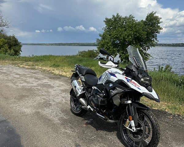 Белый БМВ R 1250GS, объемом двигателя 1.25 л и пробегом 6 тыс. км за 22500 $, фото 1 на Automoto.ua