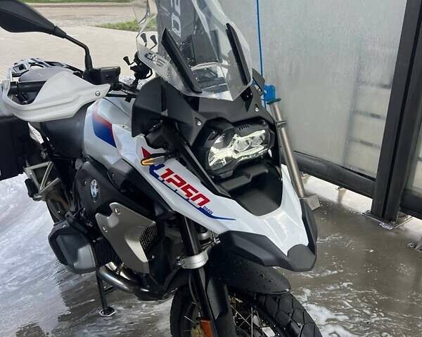 Белый БМВ R 1250GS, объемом двигателя 1.25 л и пробегом 3 тыс. км за 20000 $, фото 1 на Automoto.ua