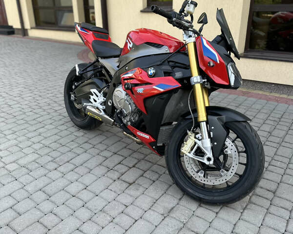 Красный БМВ S 1000R, объемом двигателя 1 л и пробегом 12 тыс. км за 12000 $, фото 1 на Automoto.ua