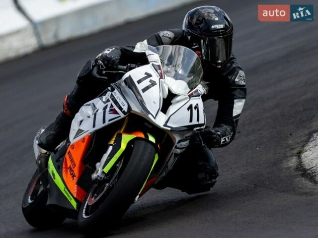 Белый БМВ S 1000RR, объемом двигателя 1 л и пробегом 43 тыс. км за 5400 $, фото 1 на Automoto.ua