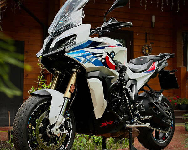 Белый БМВ S 1000XR, объемом двигателя 1 л и пробегом 40 тыс. км за 15500 $, фото 1 на Automoto.ua