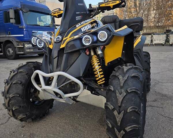 Желтый БРП Ренегаде, объемом двигателя 1 л и пробегом 12 тыс. км за 10500 $, фото 1 на Automoto.ua