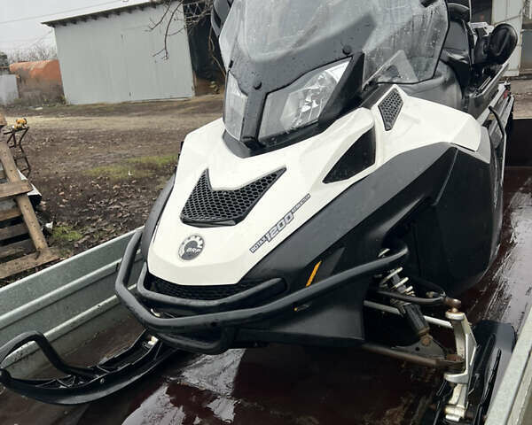 Білий БРП Скі-Ду, об'ємом двигуна 1.2 л та пробігом 4 тис. км за 10000 $, фото 1 на Automoto.ua