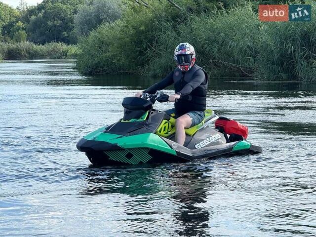 Зеленый БРП Спарк, объемом двигателя 0.9 л и пробегом 96 тыс. км за 10500 $, фото 1 на Automoto.ua