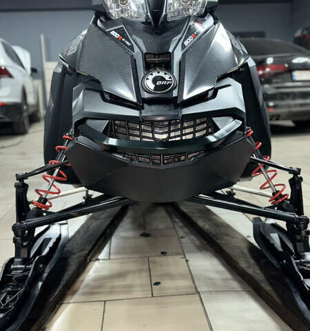 Черный БРП Суммит, объемом двигателя 0.8 л и пробегом 1 тыс. км за 11000 $, фото 1 на Automoto.ua