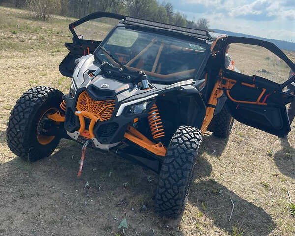 Желтый БРП Maverick X3, объемом двигателя 0.9 л и пробегом 2 тыс. км за 26000 $, фото 1 на Automoto.ua