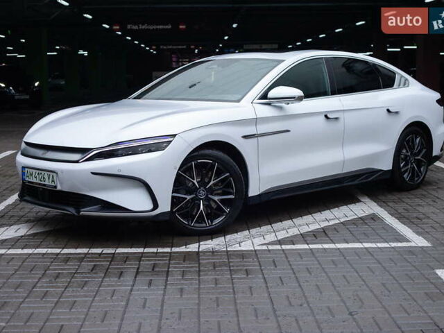 Белый БИД Han, объемом двигателя 0 л и пробегом 61 тыс. км за 30800 $, фото 1 на Automoto.ua