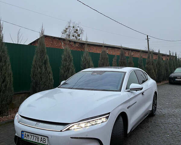 Белый БИД Han, объемом двигателя 0 л и пробегом 60 тыс. км за 30850 $, фото 1 на Automoto.ua