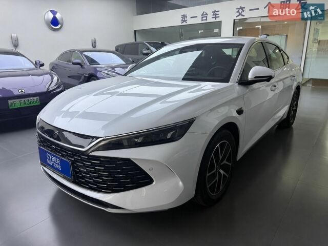 Белый БИД Qin L, объемом двигателя 1.5 л и пробегом 9 тыс. км за 23500 $, фото 1 на Automoto.ua