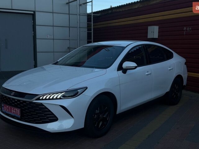 Білий БІД Qin Plus, об'ємом двигуна 1.5 л та пробігом 1 тис. км за 19440 $, фото 1 на Automoto.ua