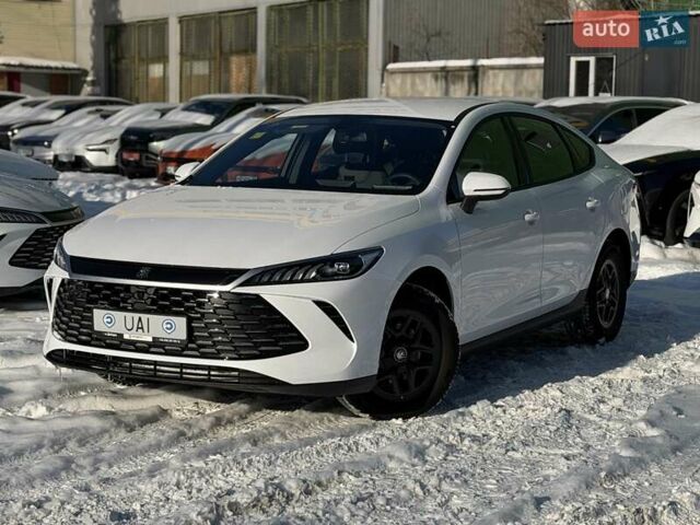 Белый БИД Qin Plus, объемом двигателя 1.5 л и пробегом 1 тыс. км за 20500 $, фото 1 на Automoto.ua