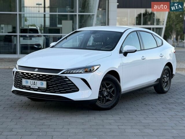 Білий БІД Qin Plus, об'ємом двигуна 1.5 л та пробігом 3 тис. км за 19700 $, фото 1 на Automoto.ua