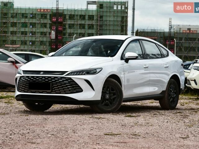 Білий БІД Qin Plus, об'ємом двигуна 1.5 л та пробігом 3 тис. км за 17900 $, фото 1 на Automoto.ua