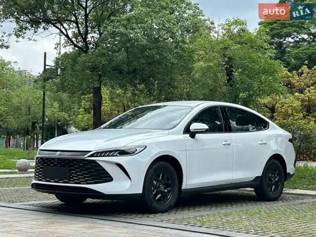 Білий БІД Qin Plus, об'ємом двигуна 1.5 л та пробігом 3 тис. км за 20500 $, фото 1 на Automoto.ua