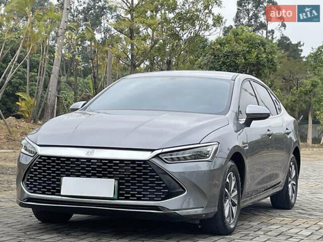 Сірий БІД Qin Plus, об'ємом двигуна 1.5 л та пробігом 50 тис. км за 16400 $, фото 1 на Automoto.ua