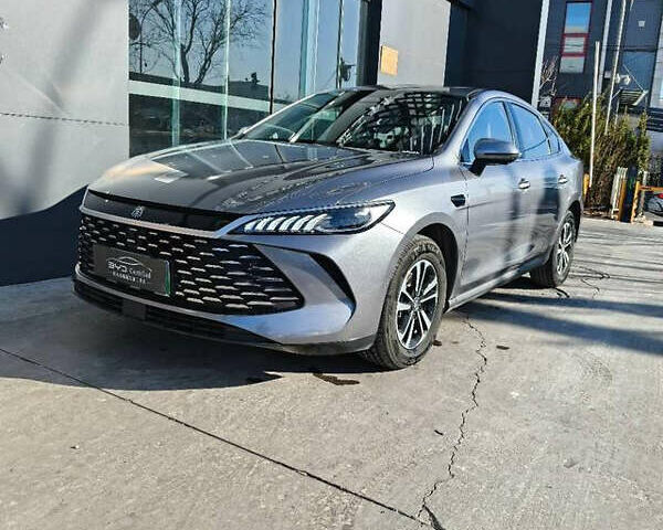 Сірий БІД Qin Plus, об'ємом двигуна 1.5 л та пробігом 3 тис. км за 19900 $, фото 1 на Automoto.ua