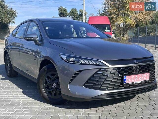 Серый БИД Qin Plus, объемом двигателя 1.5 л и пробегом 1 тыс. км за 19500 $, фото 1 на Automoto.ua