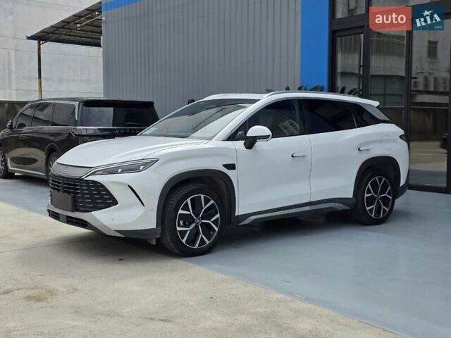 Белый БИД Song L, объемом двигателя 1.5 л и пробегом 8 тыс. км за 29900 $, фото 1 на Automoto.ua