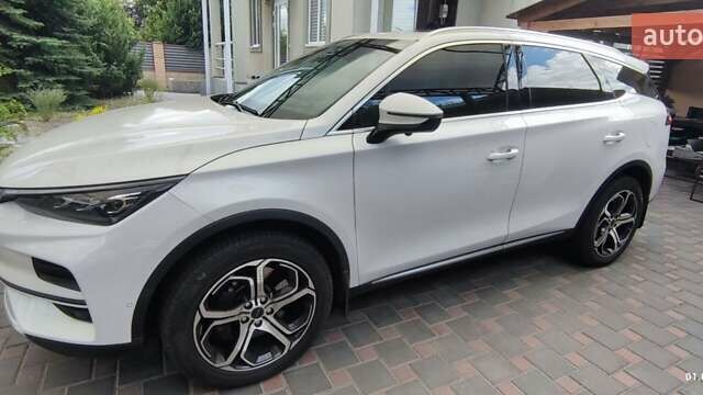 Белый БИД Tang, объемом двигателя 0 л и пробегом 12 тыс. км за 31999 $, фото 1 на Automoto.ua