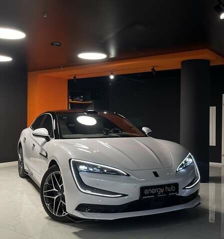 Білий БІД YANGWANG U7, об'ємом двигуна 0 л та пробігом 2 тис. км за 110000 $, фото 1 на Automoto.ua