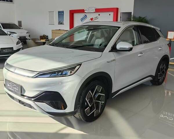 Белый БИД Yuan Plus, объемом двигателя 0 л и пробегом 9 тыс. км за 17400 $, фото 1 на Automoto.ua