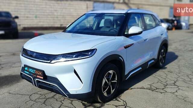 Белый БИД Yuan Up, объемом двигателя 0 л и пробегом 5 тыс. км за 20000 $, фото 1 на Automoto.ua