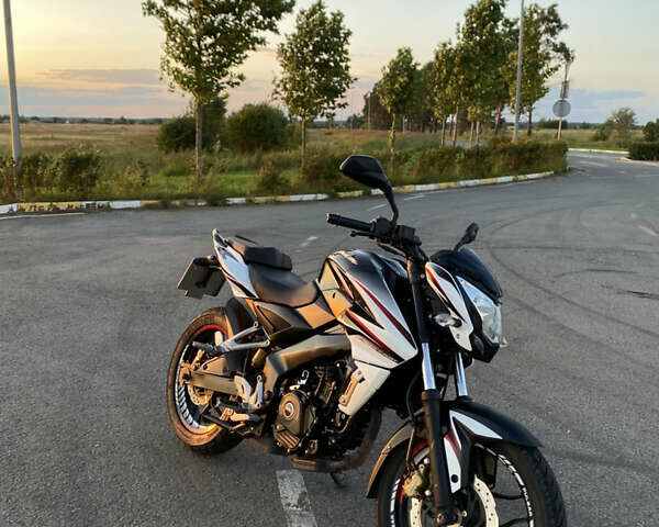 Белый Баджадж Pulsar NS200, объемом двигателя 0.2 л и пробегом 22 тыс. км за 1700 $, фото 1 на Automoto.ua
