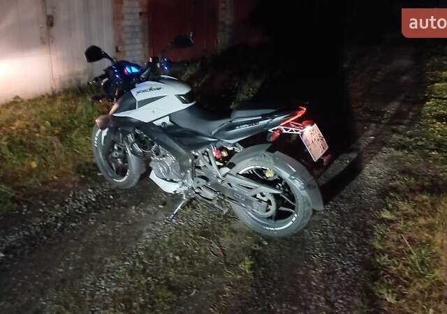 Белый Баджадж Pulsar NS200, объемом двигателя 0.2 л и пробегом 5 тыс. км за 2000 $, фото 1 на Automoto.ua