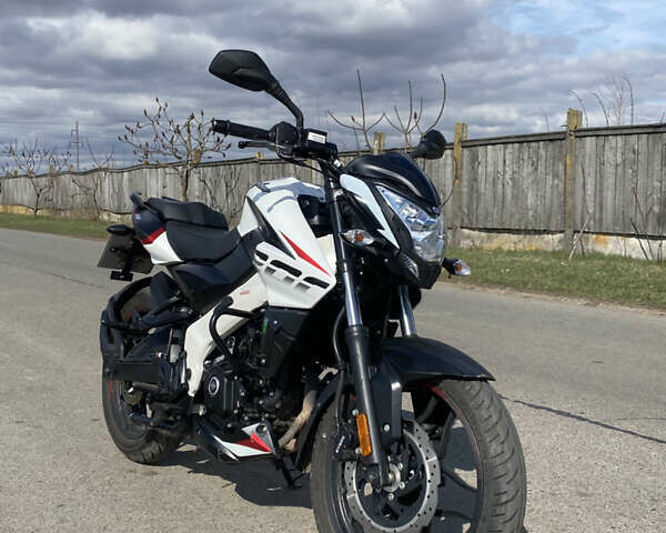 Белый Баджадж Pulsar NS200, объемом двигателя 0.2 л и пробегом 6 тыс. км за 2600 $, фото 1 на Automoto.ua