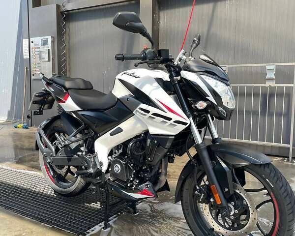 Белый Баджадж Pulsar NS200, объемом двигателя 0.2 л и пробегом 6 тыс. км за 2500 $, фото 1 на Automoto.ua