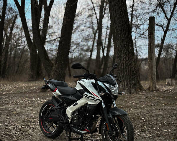 Білий Баджадж Pulsar NS200, об'ємом двигуна 0.2 л та пробігом 12 тис. км за 2500 $, фото 1 на Automoto.ua