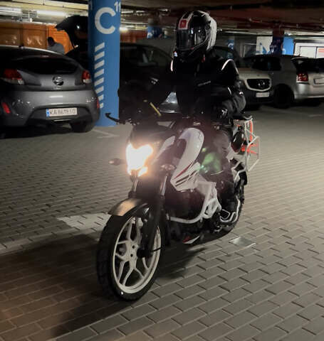 Белый Баджадж Pulsar NS200, объемом двигателя 0.2 л и пробегом 25 тыс. км за 2000 $, фото 1 на Automoto.ua