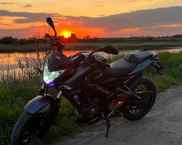 Черный Баджадж Pulsar NS200, объемом двигателя 0 л и пробегом 38 тыс. км за 2200 $, фото 1 на Automoto.ua